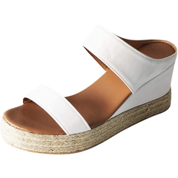 •HP•TWICE CHIC WHITE ESPADRILLE WEDGE SANDALS•11• - Picture 3 of 16